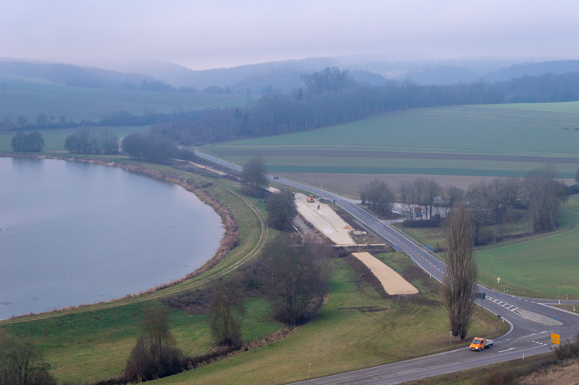 Der neue Endbahnhof Katzenstein, direkt am Seeufer des Härtsfeldsees gelegen, im Bau im Dezember 2019