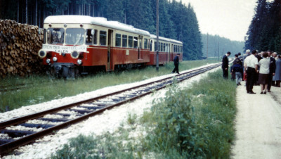 T 31 und TA 253/254 "Ziehharmonika" im Bahnhof Brünstholz anlässlich einer Sonderfahrt des Vereins der Härtsfelder, Mitte der 1960er Jahre