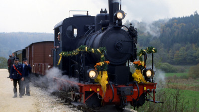 Eröffnungszug der Härtsfeld-Museumsbahn an der Sägmühle, 20. Oktober 2001