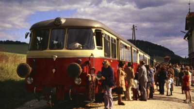 Vorletzte Fahrt der Härtsfeldbahn mit T 37 am Bahnsteig Neresheim im September 1972