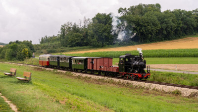 Der erste reguläre Dampfzug nähert sich Katzenstein...