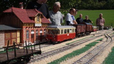 T33 mit aufgebockten Güterwagen in Elchingen