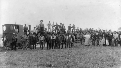 Bahnbau Ballmertshofen-Dillingen 1906: Parade der Arbeiter