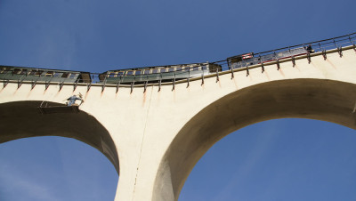 Kleiner Zug ganz hoch