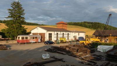 Lokschuppen in der Abendsonne