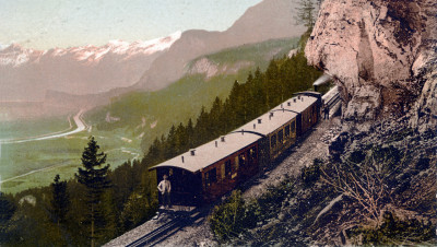 Ansichtskarte von der Brünigbahn, Schweiz - der Zug kommt von Meiringen und erklimmt gerade den Brünigpass