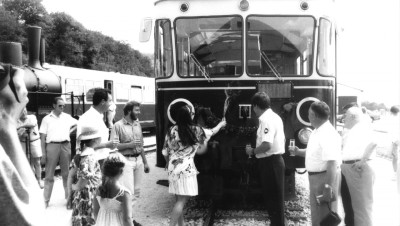 Einweihung des restaurierten T 33 während der Neresheimer Bahnhofshocketse am 9. August 1992