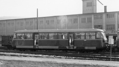 T 37 noch mit roter Lackierung, aber schon mit Normalspurzug- und Stoßvorrichtung in Aalen Gbf., 1967