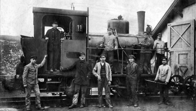 Einst: Personal der Härtsfeldbahn vor Lok WN 11 im Jahr 1919