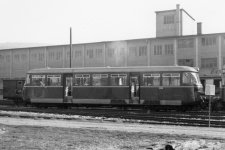 T 37 noch mit roter Lackierung, aber schon mit Normalspurzug- und Stoßvorrichtung in Aalen Gbf., 1967