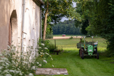 Idylle pur an der Sägmühle: der letzte Zug des Tages nähert sich von Katzenstein kommend durchs Egautal