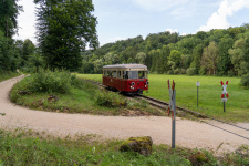 Als letzter Zug des Tages nach Katzenstein ist T33 als Tp13 hinter der Sägmühle unterwegs.