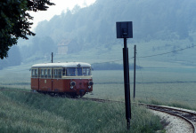 T 37 im Egautal kurz vor dem Bahnübergang Dischinger Straße, Ende der1960er Jahre