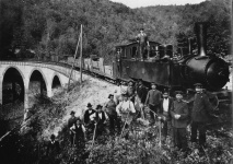 Malletlok 3 mit Bauzug und Gleisbaurotte auf dem Viadukt , 1912