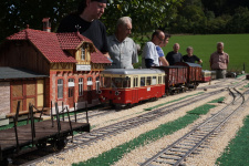 T33 mit aufgebockten Güterwagen in Elchingen