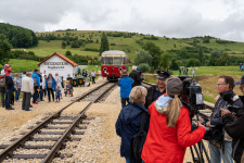 Währenddessen steht Pressewart Walter Gekeler der Sendung "Eisenbahn-Romantik" Rede und Anwort